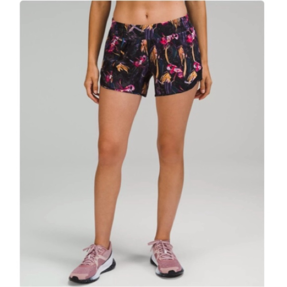 Lululemon Hottie Hot Shorts Size 10 NWT